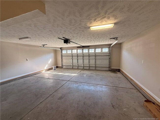 Building Photo - 402 Colonist Pl