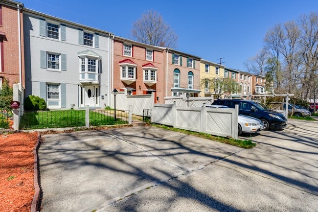 Building Photo - 7913 Central Park Cir