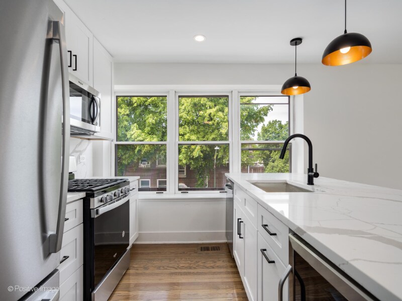 Building Photo - 3557 N Bell Ave