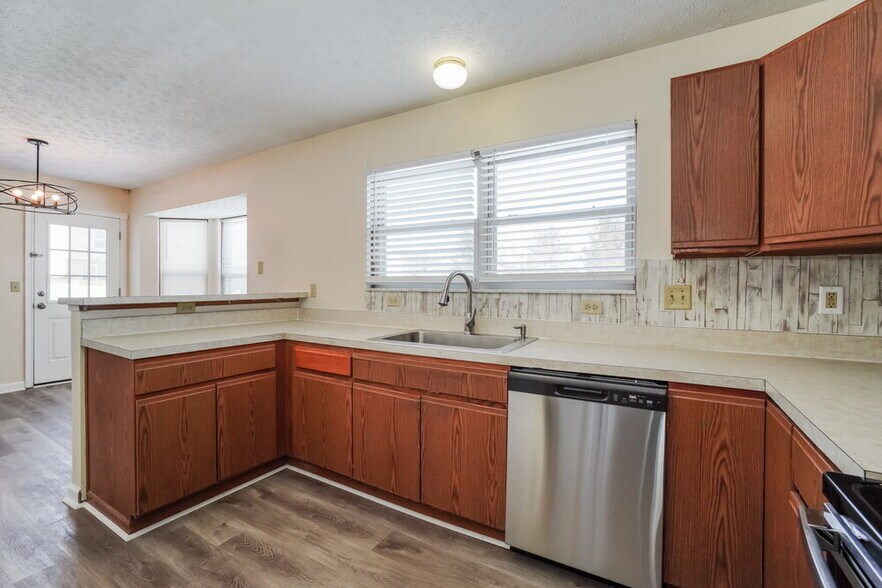 Building Photo - 3276 Summer Glen Dr