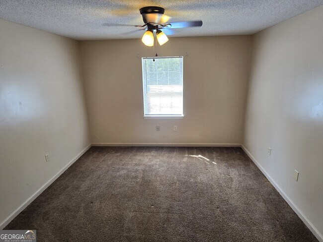 Building Photo - 403 E Lawnwood Ave