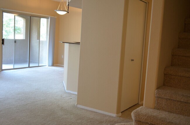Building Photo - MOVE IN Special!!  Biltmore 2 bedroom!