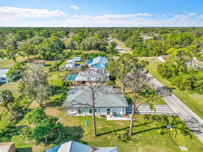 Building Photo - 6607 Deland Ave