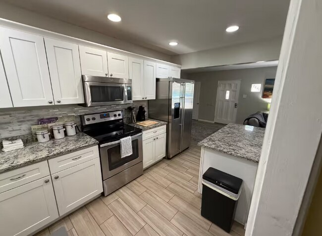 Building Photo - Spacious 2 Bed / 2 Bath Main-Floor Home in Phoenix, AZ