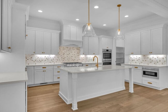 Building Photo - Luxury living in this brand new home - Franklin, TN