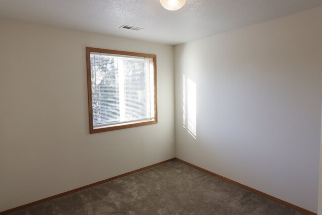 Building Photo - 3 Bedroom 2.5 Bathroom  Townhome