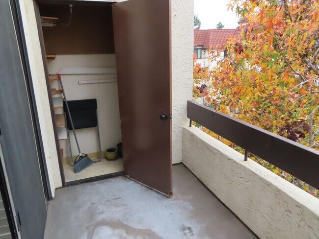 Building Photo - Resort Style Living in Mission Valley - 2 ...
