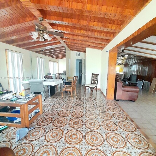 Building Photo - 1830 NE 175th St