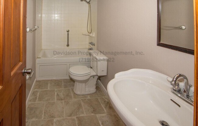 Building Photo - Wonderful 3 bedroom House in the Powers Co...