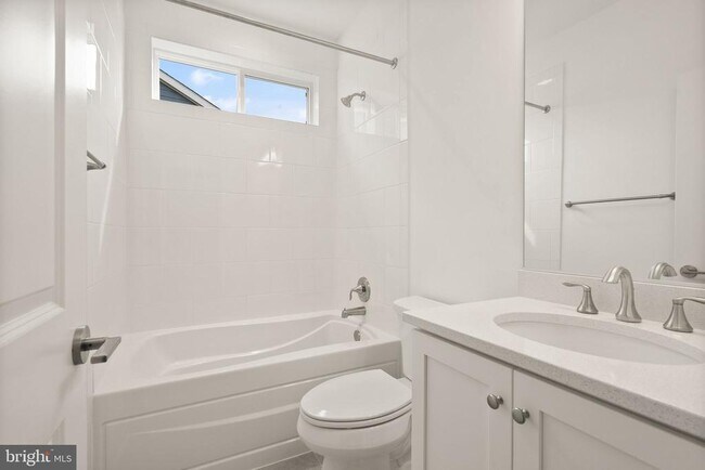 Building Photo - 121 Cowbird St