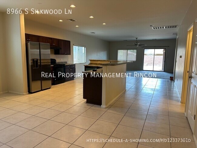 Building Photo - FRESH AND READY!! VAIL SCHOOLS TOO!!3 bed/...