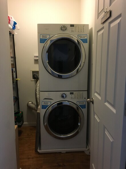 Laundry - 553 Mercer St
