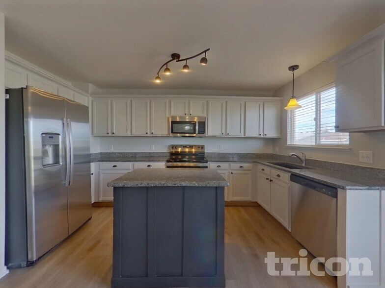 Building Photo - 3336 Bexley Dr