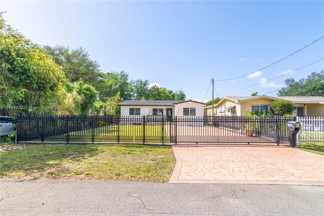 Building Photo - 6330 SW 27th St