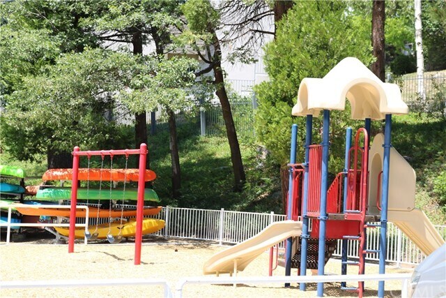 Building Photo - 4 Village Bay