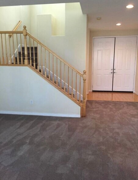 Building Photo - 7821 Daisy Cir