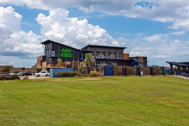 Building Photo - 303 Capps Dr