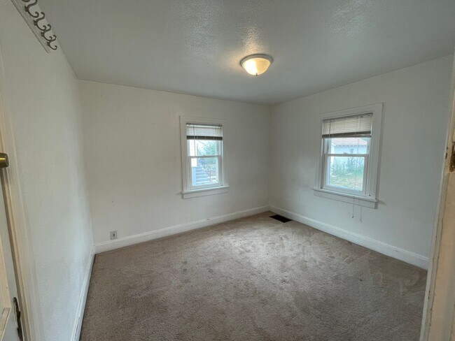 Building Photo - 919 23rd St