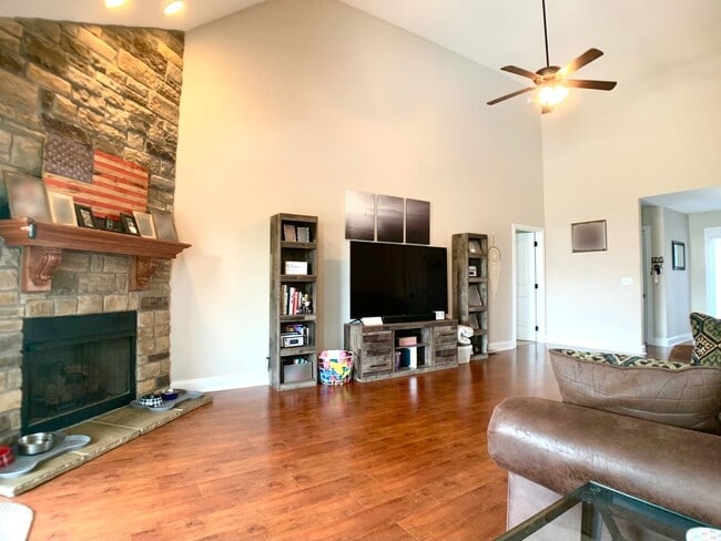 Building Photo - 3734 Silver Fox Ct