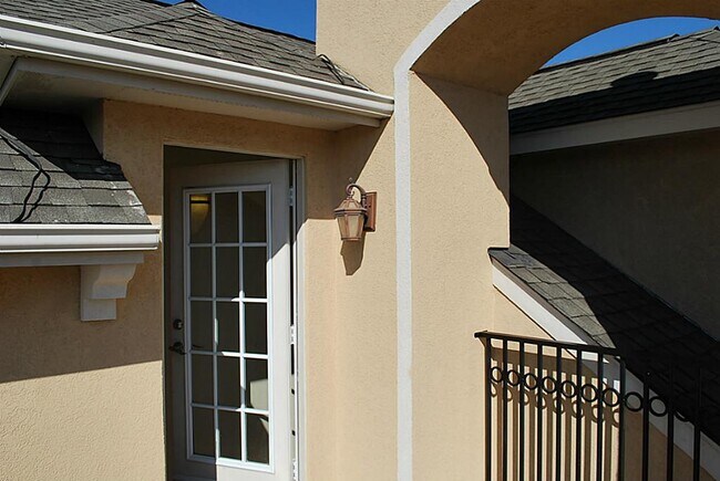 Building Photo - 5629 Dolores St