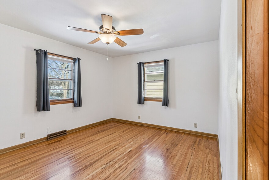 Building Photo - 3032 W 9th St