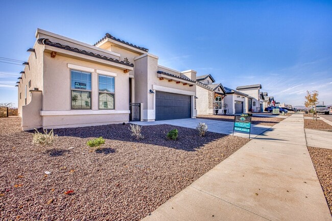 Building Photo - Beautiful East side House 4 bed-2.5 baths, part of The Overlook Casa Club that includes Swimming ...