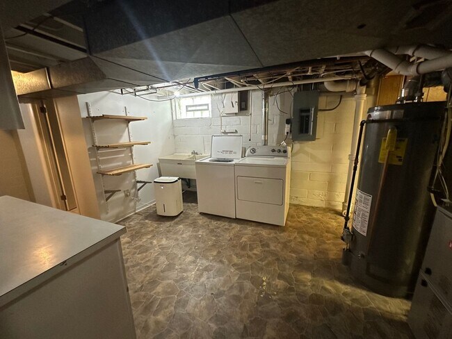 Building Photo - Beautiful Single Family Home Across from L...