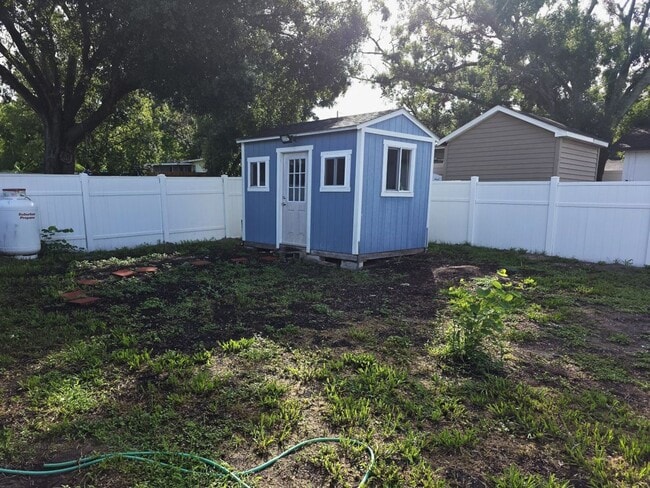 Building Photo - Temple Terrace Hideaway