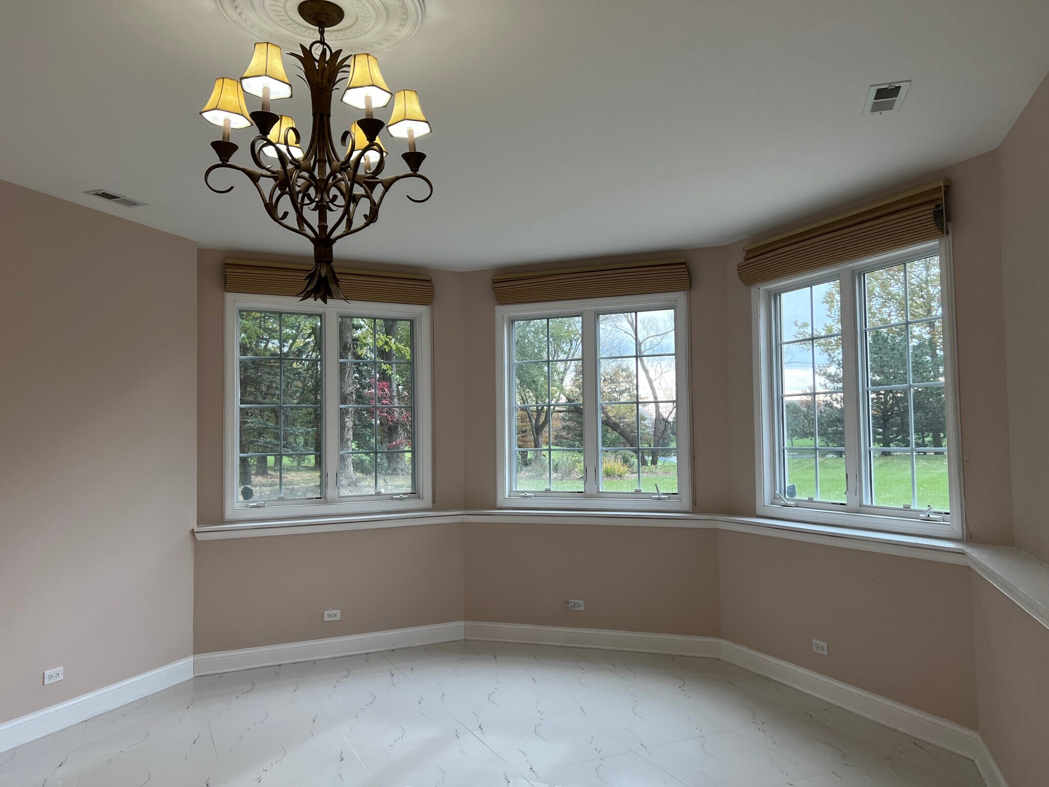 Master bedroom - 7N201 Windsor Dr