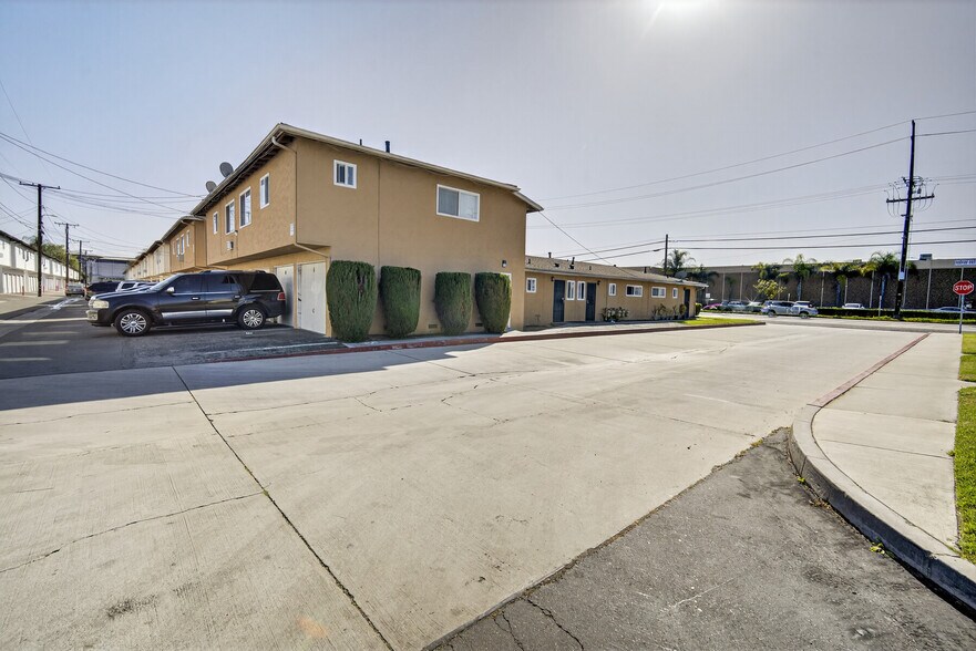 Building Photo - 2100 W Ball Rd