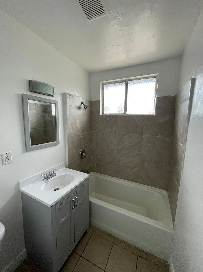 Bathroom - 248 E 18th St