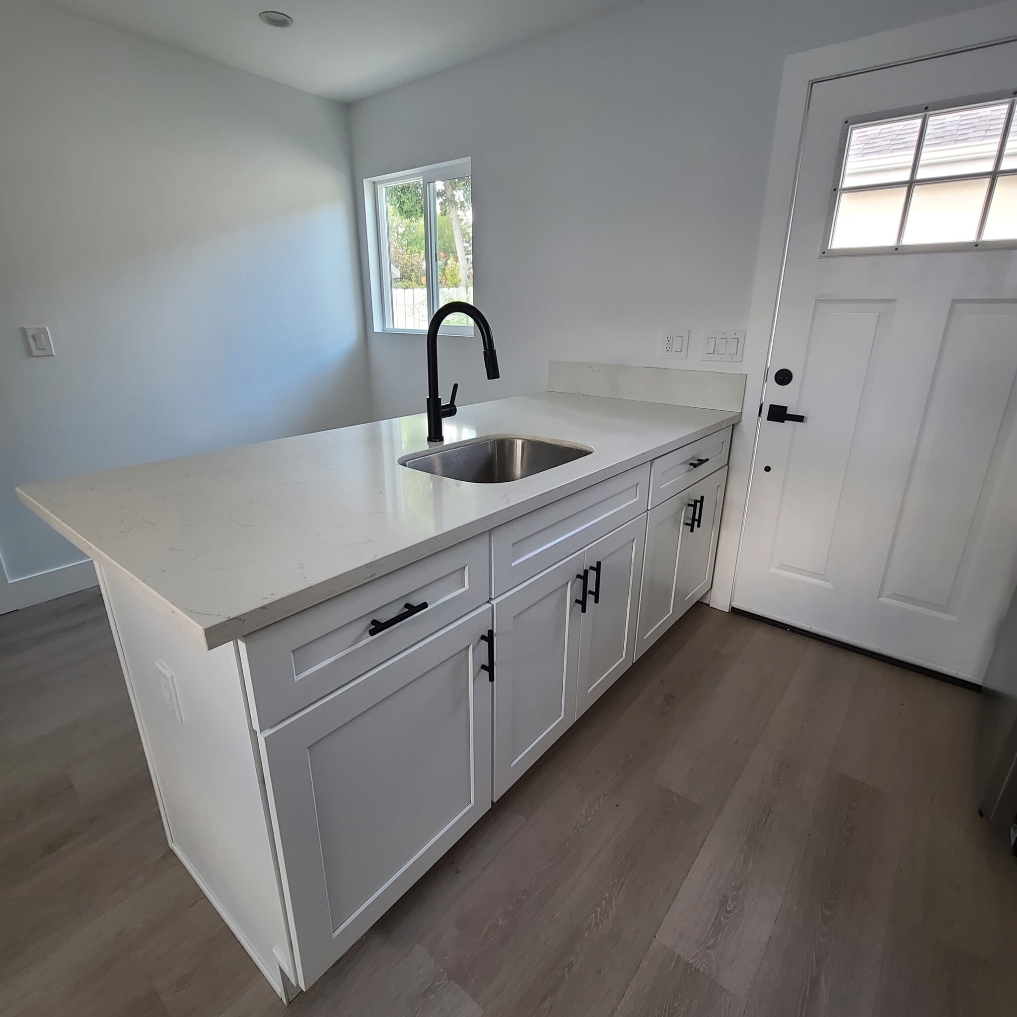 Building Photo - 8151 Hazeltine Ave