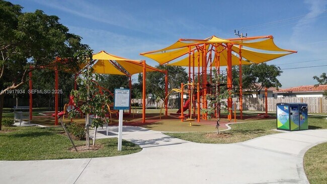 Building Photo - 521 SW 9th St