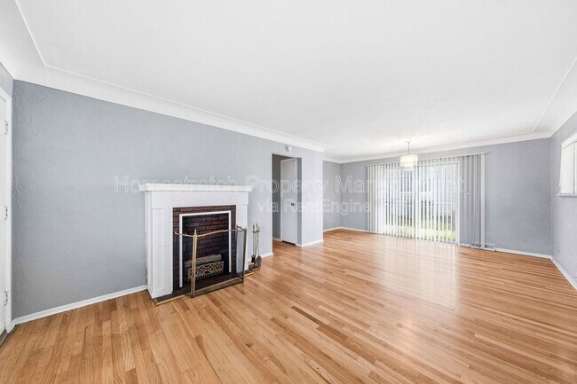 Building Photo - 2301 Belleview Ave