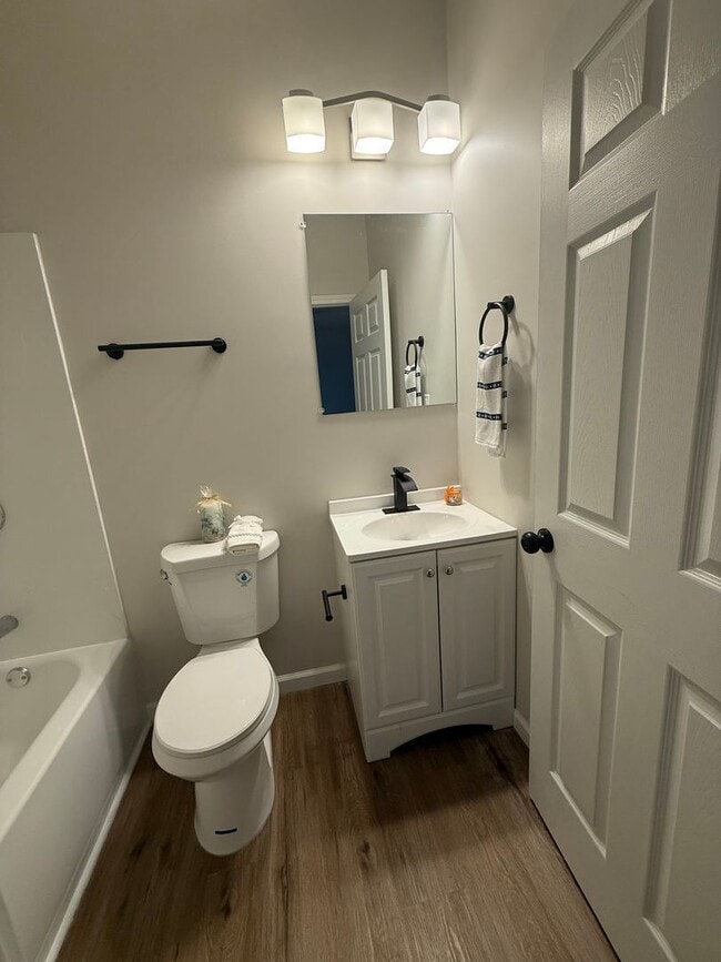 Building Photo - Beautifully updated & in great location