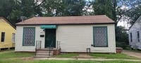 Building Photo - Amazing 4 bedroom/2 bath Two-story home wi...
