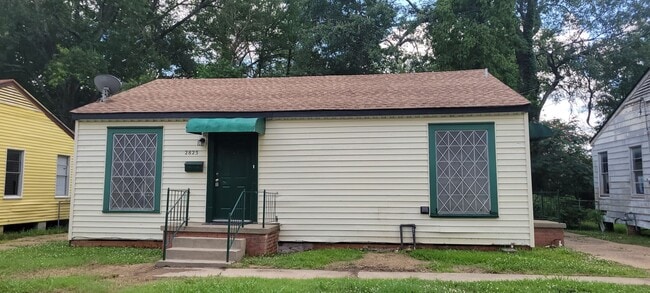 Primary Photo - Amazing 4 bedroom/2 bath Two-story home wi...