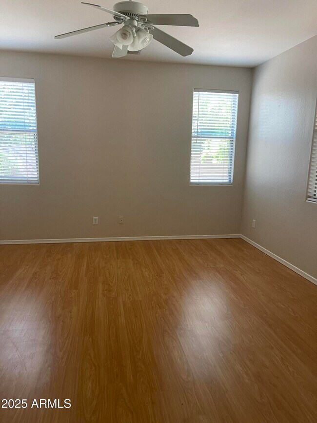Building Photo - 1528 E Mia Ln