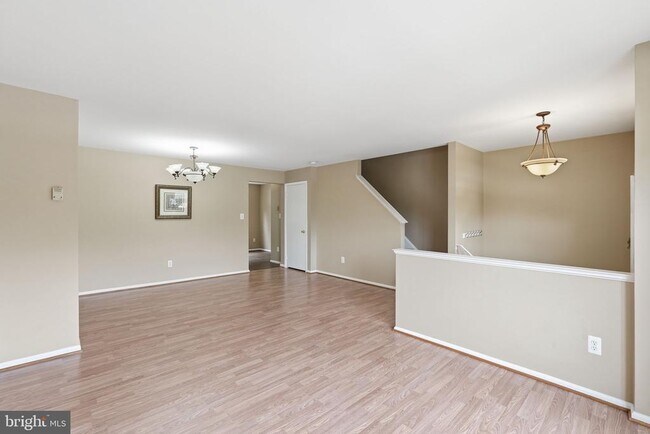 Building Photo - 9571 Tudor Oaks Dr