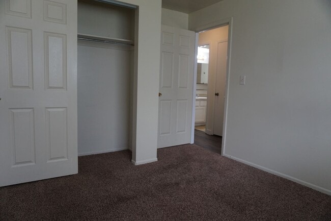 Building Photo - 8287 Ivy Dr