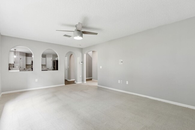 Building Photo - Newly Renovated 4 Bedroom!