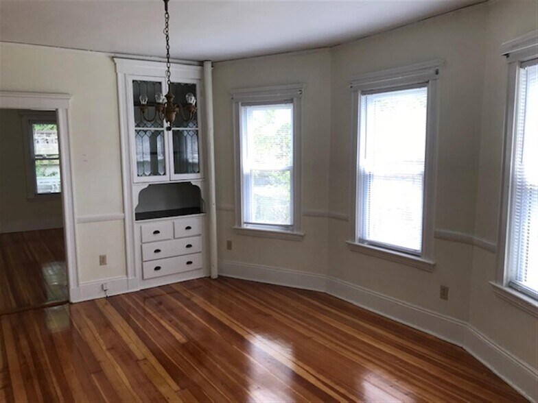 Building Photo - 7 Myrick St