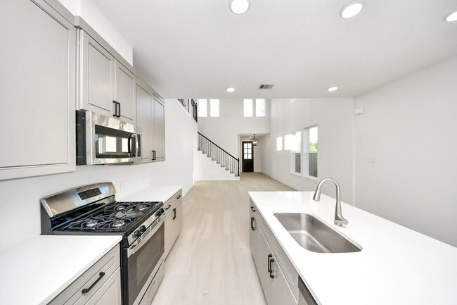 Building Photo - 4324 Avron Dr