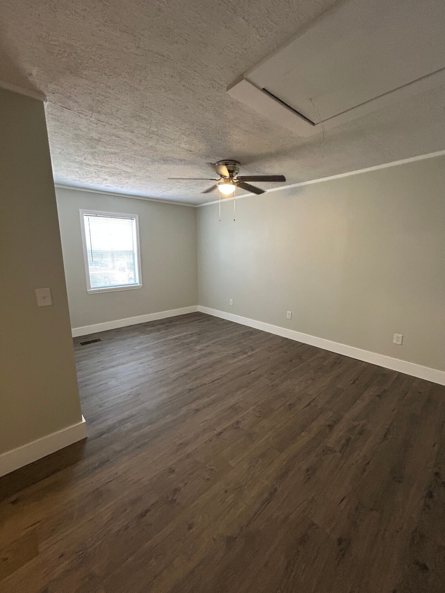 Building Photo - 600 Villard Dr