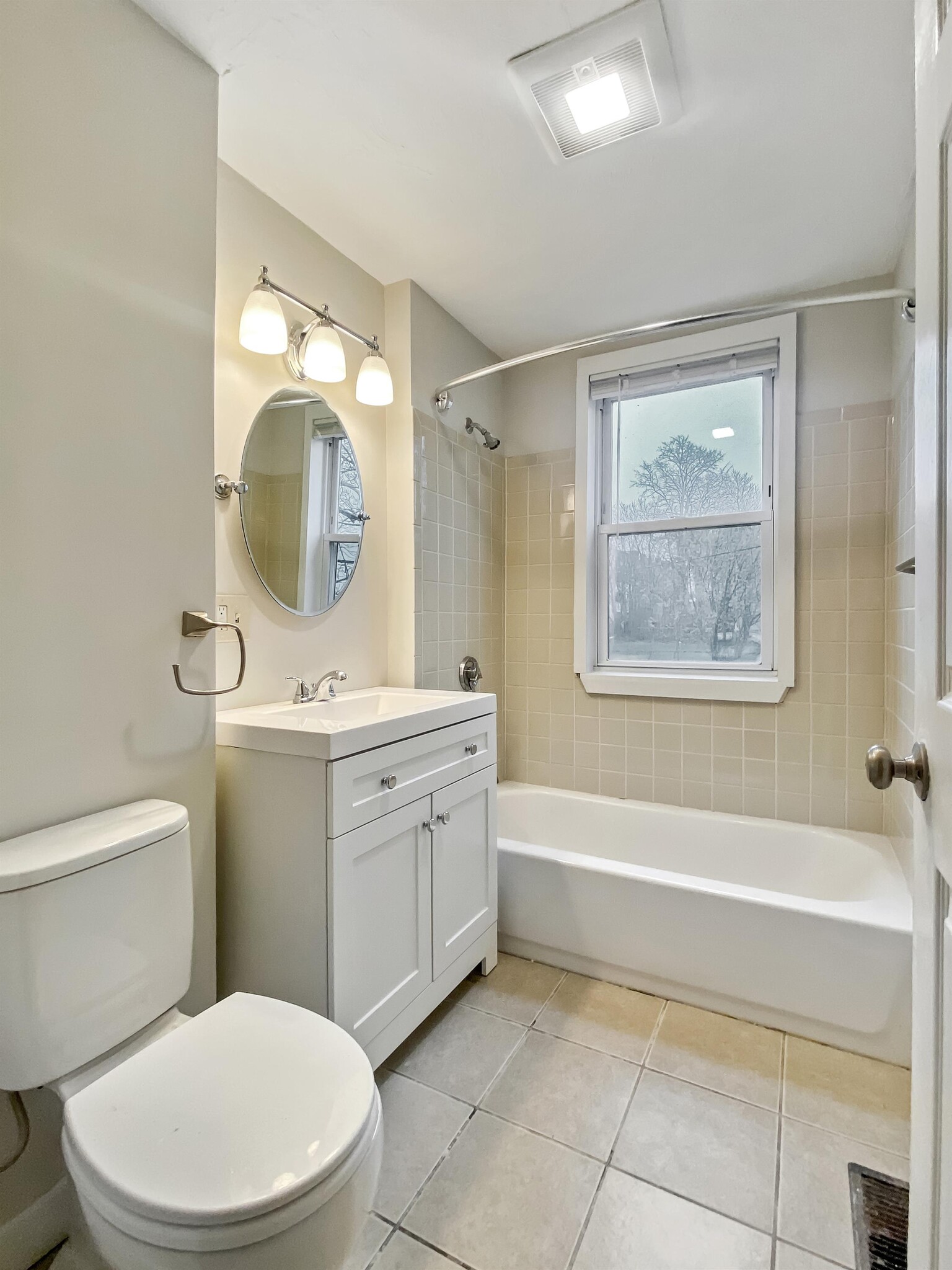 Building Photo - 55 Hollander St