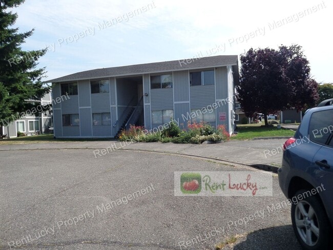 Building Photo - Fully Remodeled & GORGEOUS 2-Bedroom Unit ...