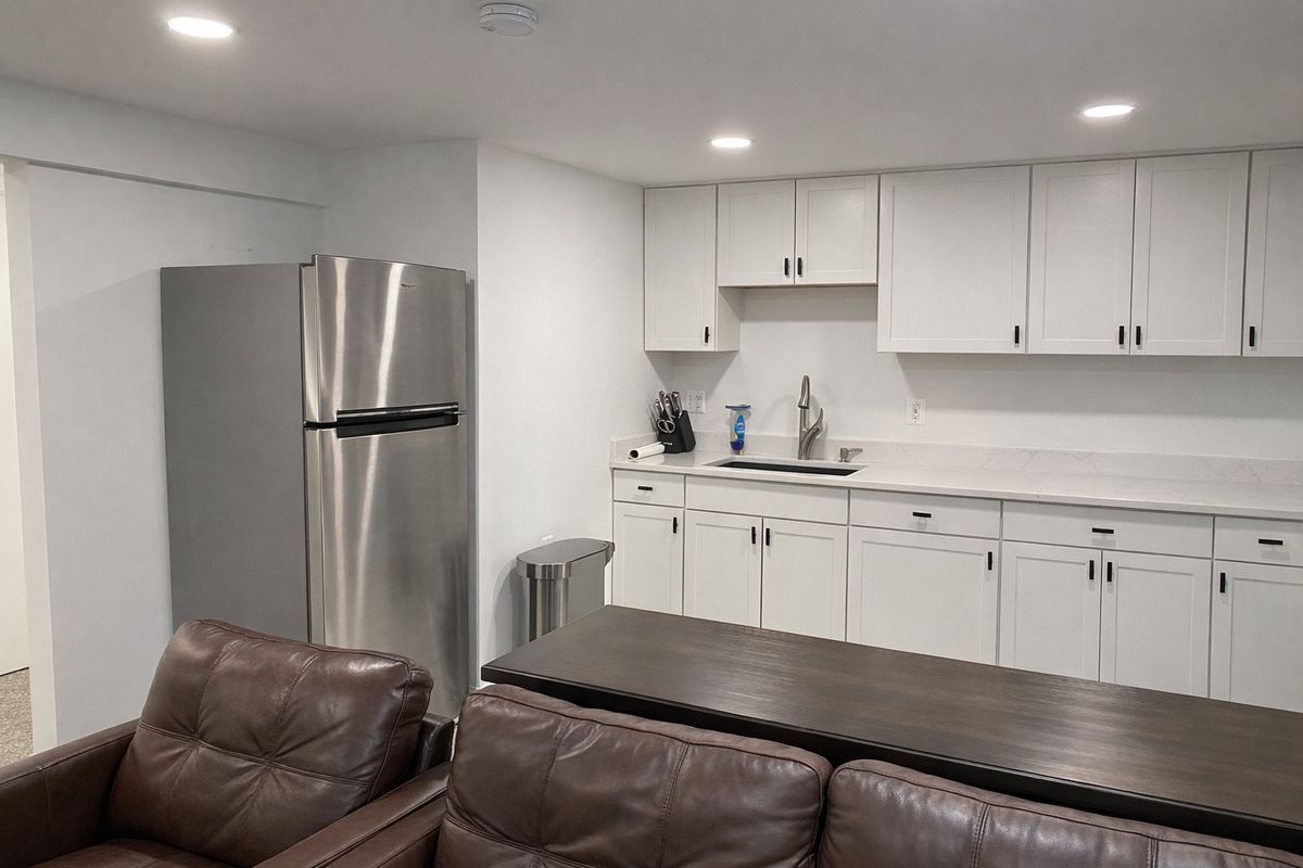 Building Photo - 7416 Rhondda Dr