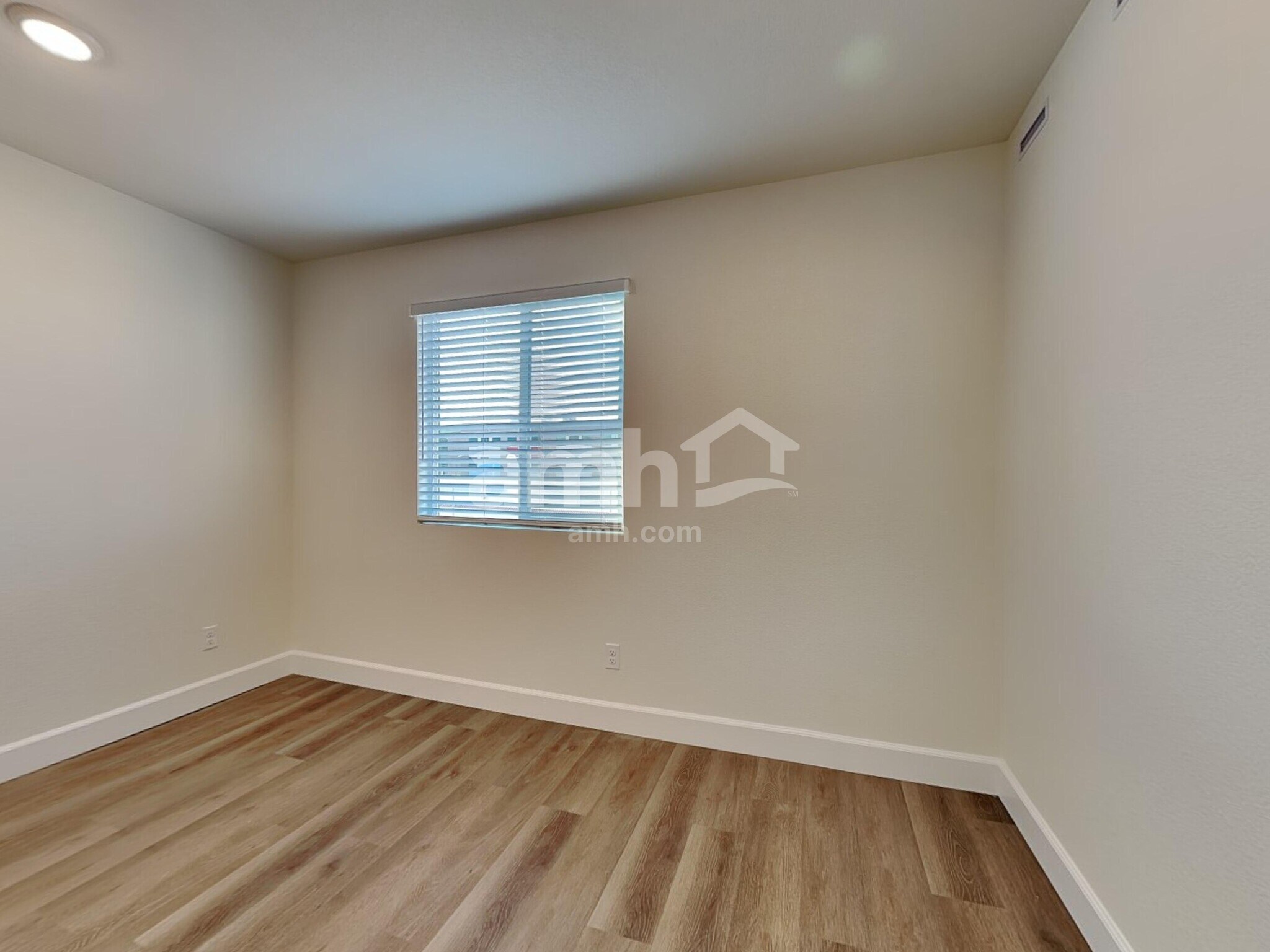 Building Photo - 8906 Dwarf Chin Ave