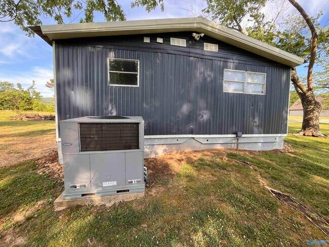 Building Photo - 123 Miller Ln