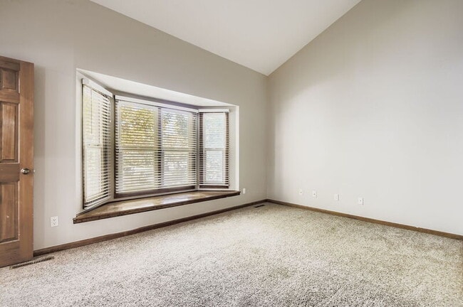 Building Photo - 7663 S Cove Cir